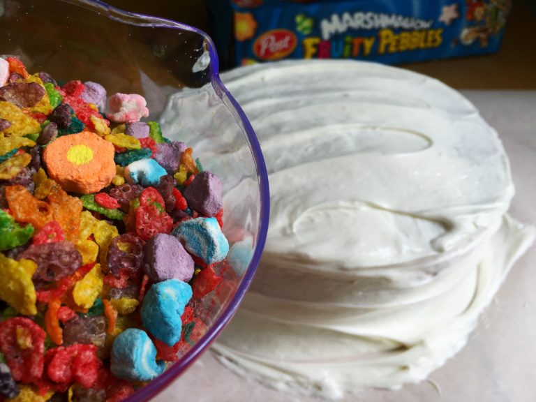 Easy Marshmallow Fruity Pebbles Cereal Cake Frosting Tip Roasted Beanz